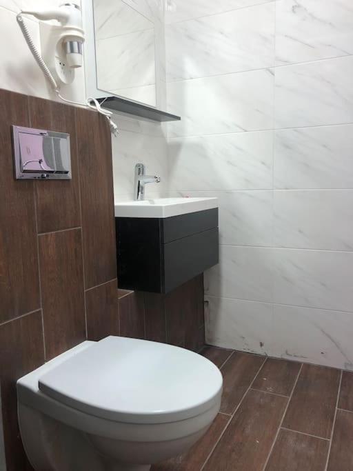 Apartment On Zarwanska Street Kamianets-Podilskyi Εξωτερικό φωτογραφία